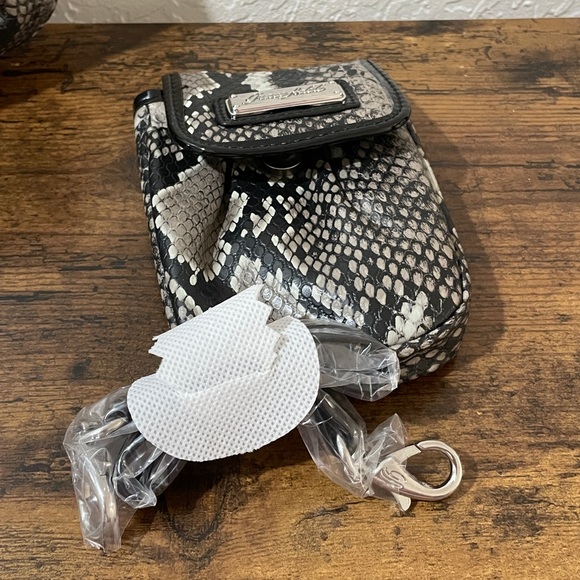 NWT Grace Adelle Snake Print Phone Case w/ Wristlet Strap. - Picture 2 of 5